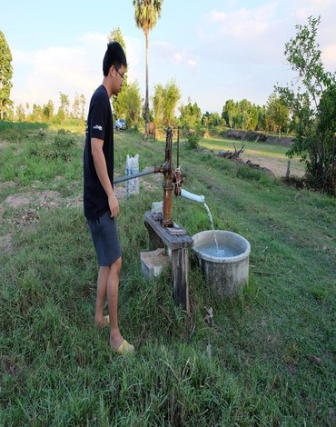 side-view-young-man-standing-field_1048944-12366058 (1)