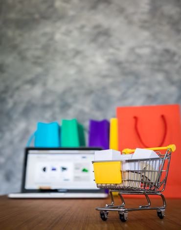 laptop-shopping-bags-online-shopping-concept (1)